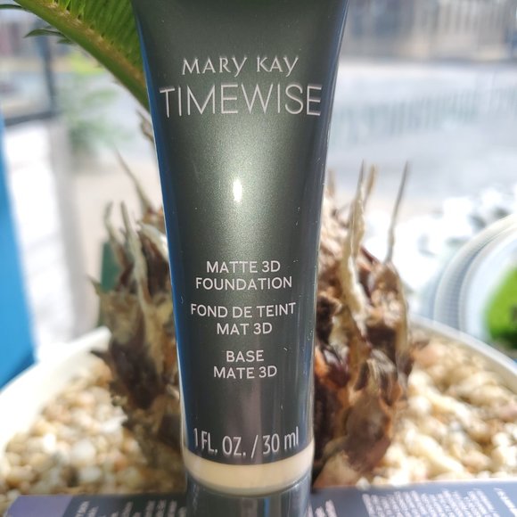 Ivory N 140 Matte 3D Foundation - Combo to Oily Skin - Timewise Mary Kay - Picture 3 of 5